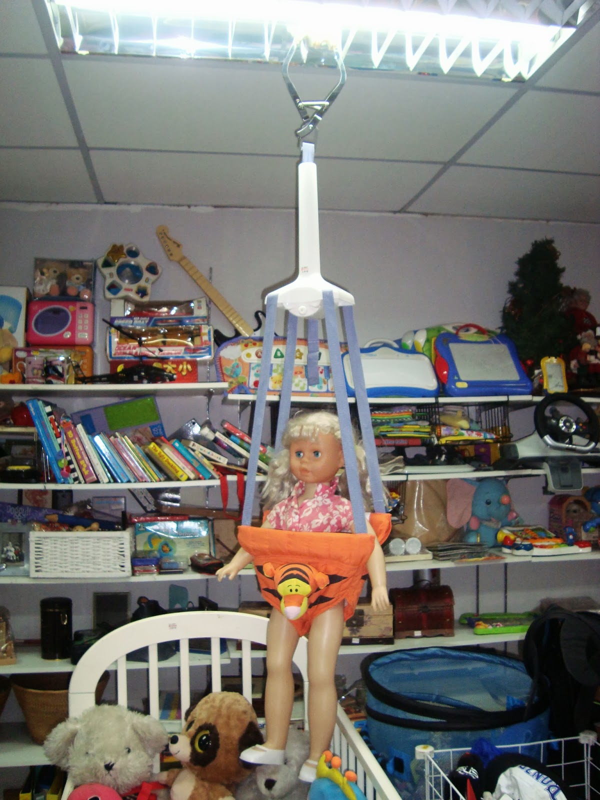 Preloved ToysWorld TheTotToys The First Years Tigger Door Bouncer