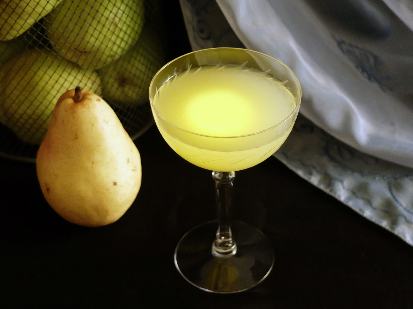 Fresh pears make the perfect autumn cocktail. No apple, pumpkin, caramel, or spice needed.