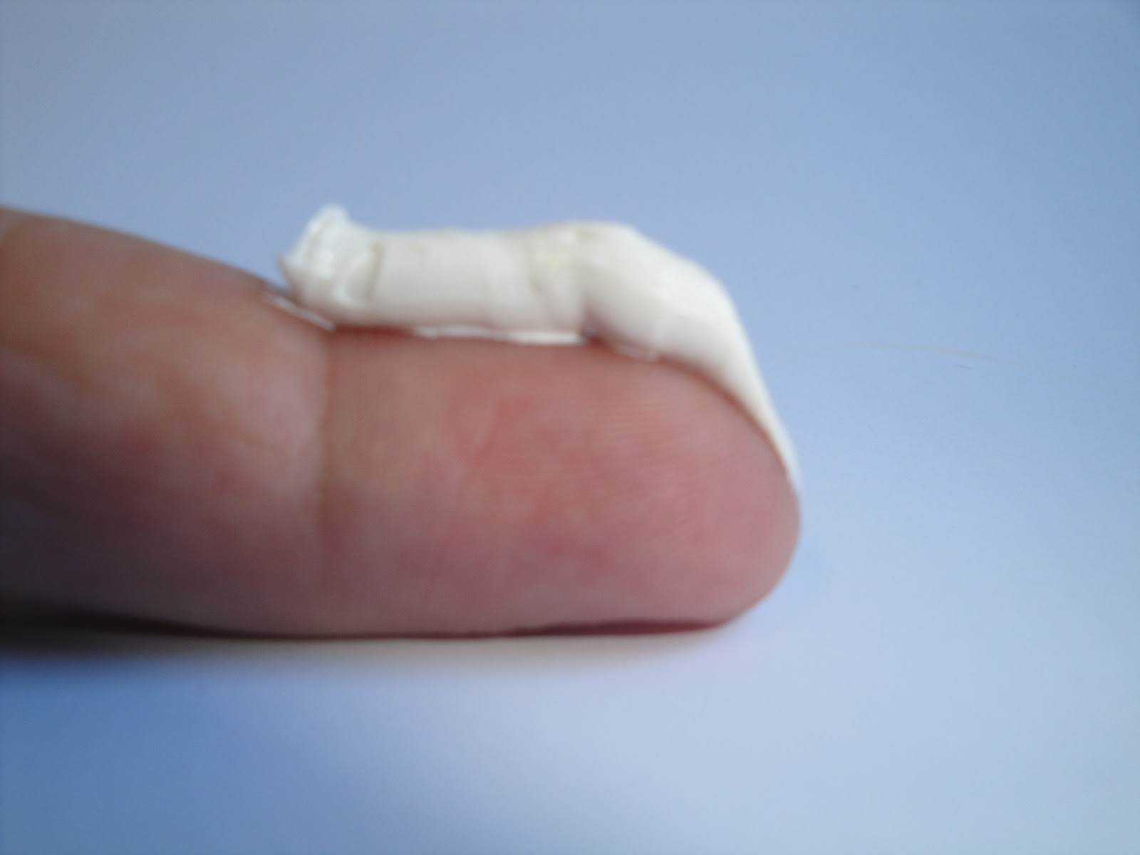 Descubra que quantidade de pomada ou creme com cortisona deve aplicar (Fingertip unit)