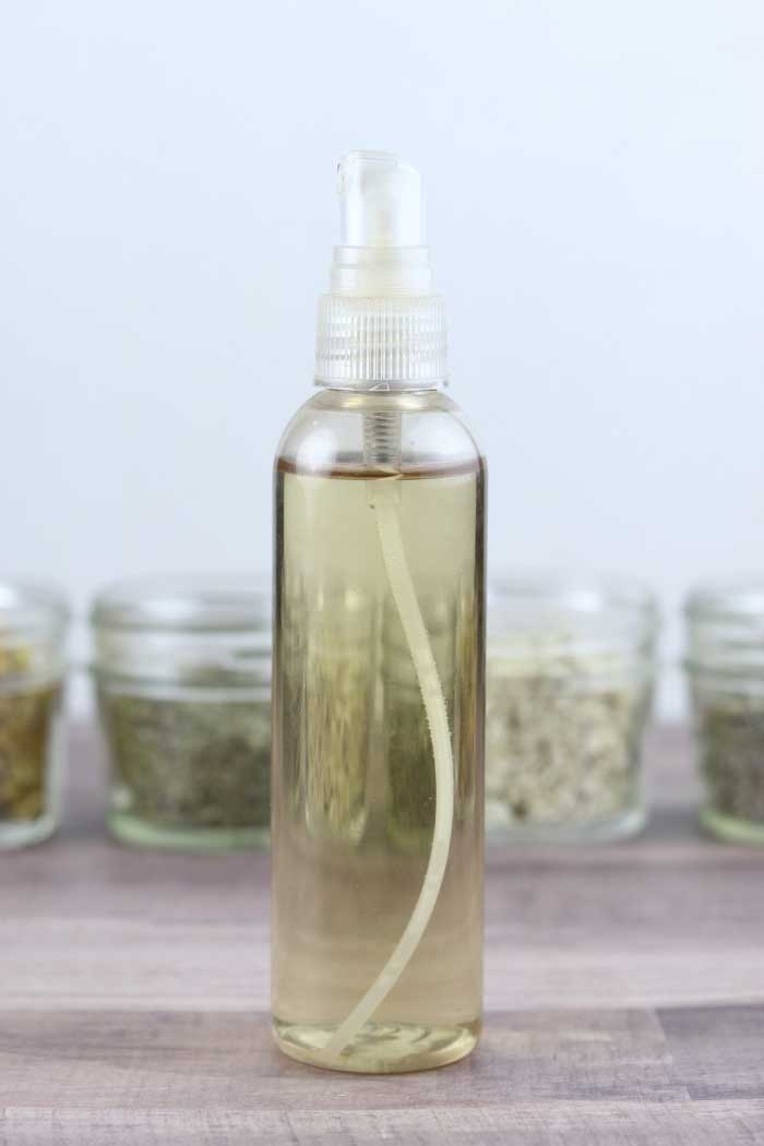 If you’re looking for diy hair remedies, try this herbal apple cider vinegar hair rinse recipe.  This diy hair treatment restores shine and leaves hair softer and smoother.   This defrizz hair diy helps keep hair smooth when you use it once a week.  Add herbs or essential oils for stronger hair diy.  Learn which herbs to use for this herbal diy for your hair.  Diy healthy hair with this ACV rinse recipe that’s great for any hair type.  You can choose herbs for diy hair growth for stronger hair.  This hair diy treatments is easy and inexpensive to make.  Herbal recipes like this are great for natural beauty.  #hair #diyhair #herbal #herbs #acv