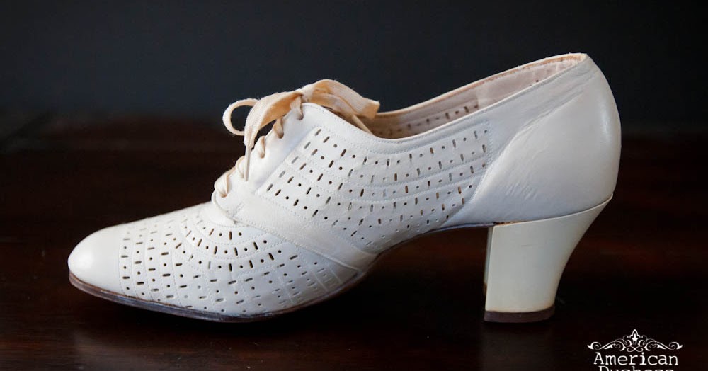 V81 Vintage Early 1930s Sporty Nurse Shoes They featu… my 1940's nurse halloween costume from yesterday. vintage early 1930s sporty nurse shoes
