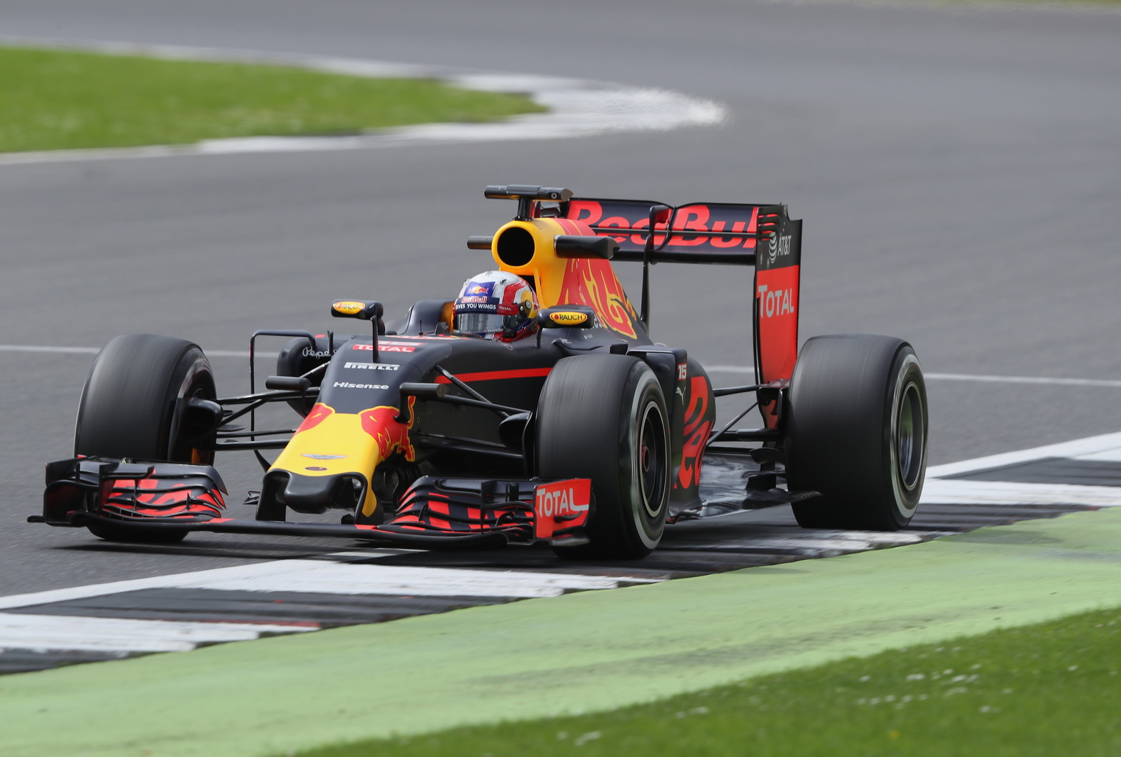 Silverstone sport. Red bull с мотором Renault фото. Фото с аварией Мерседеса формула 1.