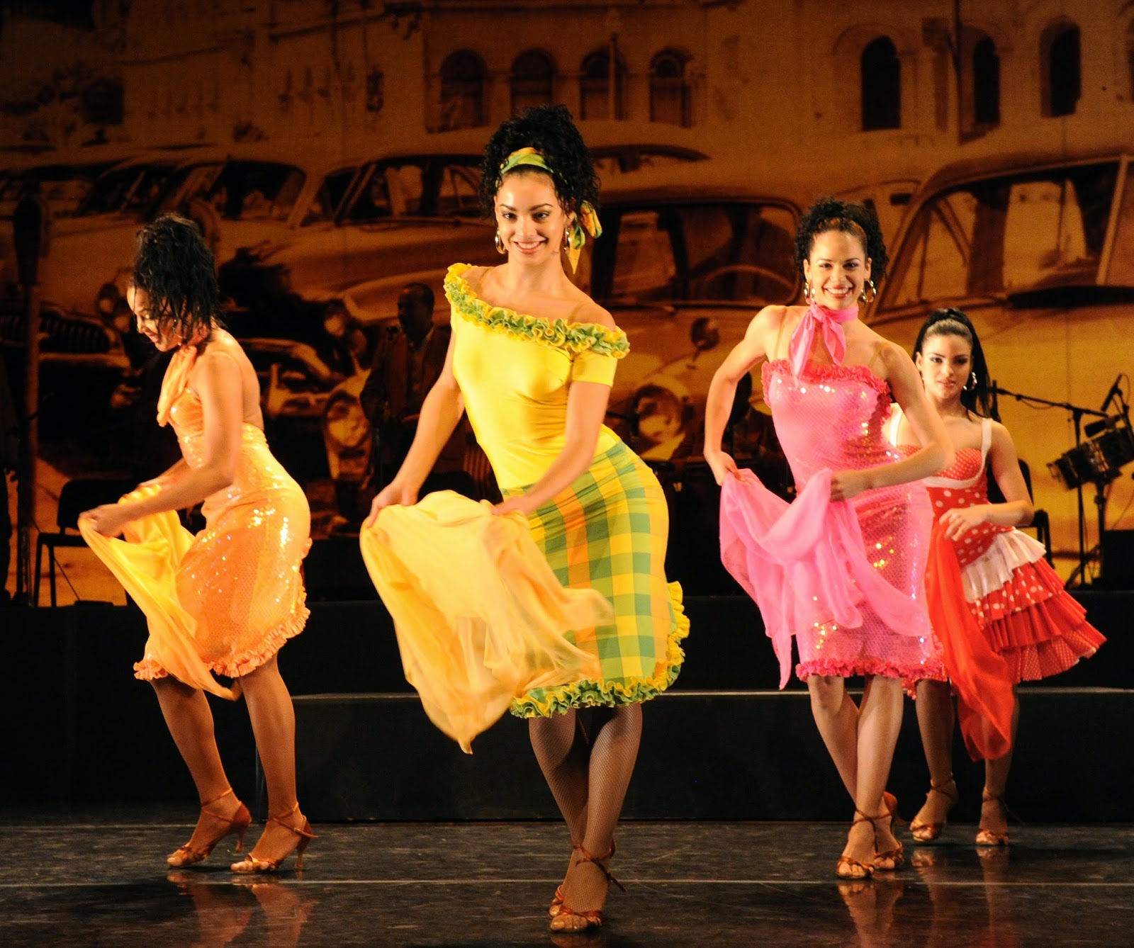 Кубинская сальса. Гавана сальса. Гавана танцы. Сальса касино танцуют кубинцы. Румба кубинский танец.
