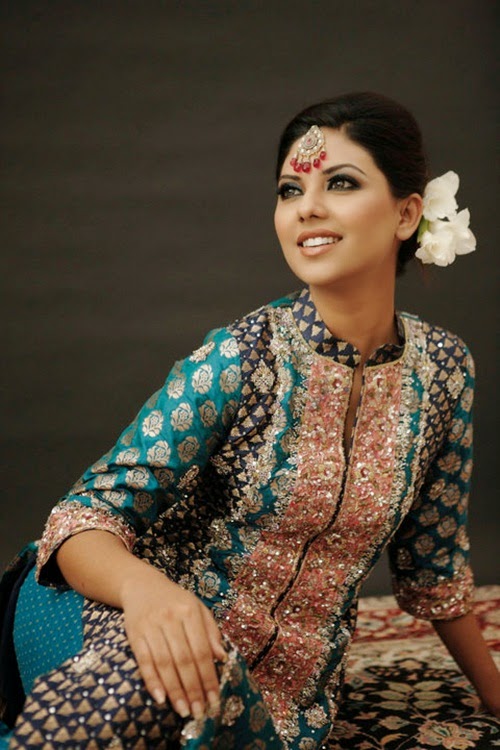 http://www.funmag.org/fashion-mag/fashion-apparel/sunita-marshall-in-pakistani-bridal-dress/