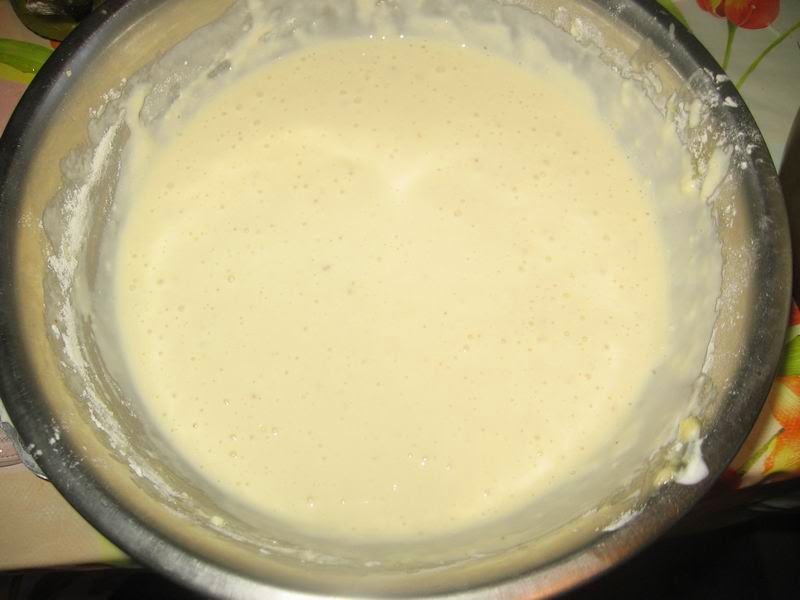 Пироги с капустой тесто на молоке. Пирог капустный из молока. Капусту залить тестом. Надо ли добавлять крахмал в заливку для капустной запеканки. Как сделать сметанное тесто для капустного пирога.