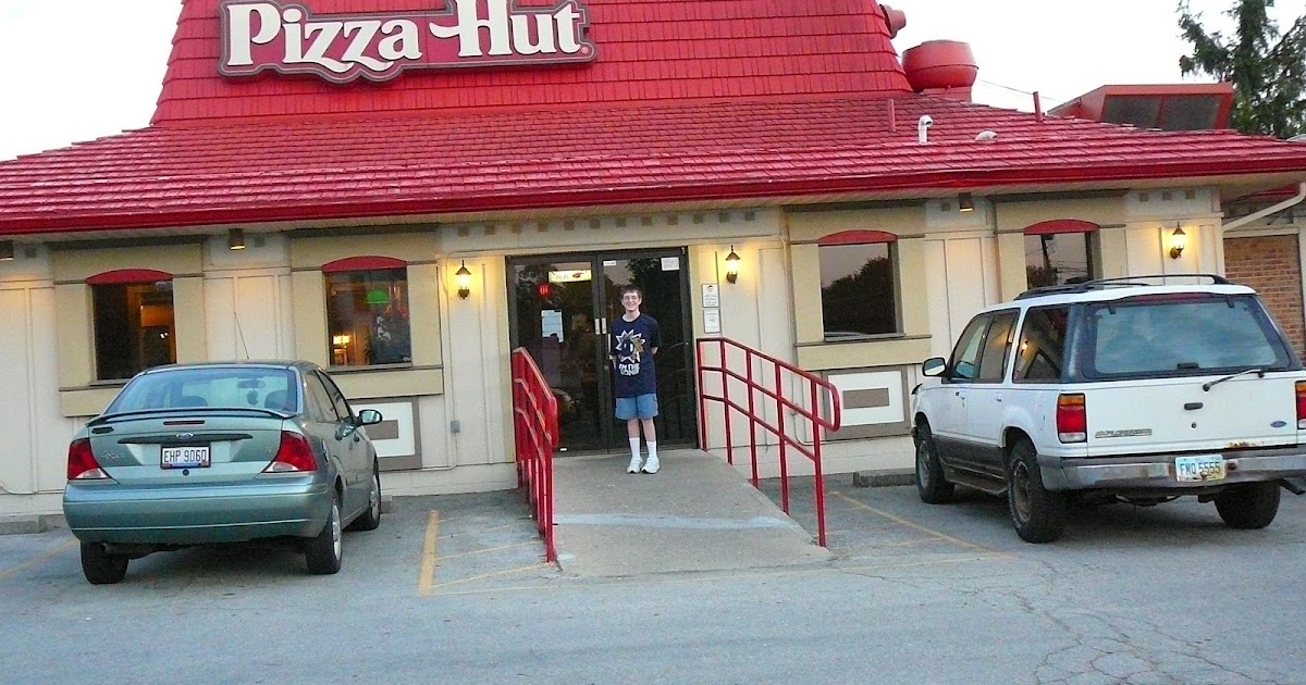Does pizza hut have sit down restaurants