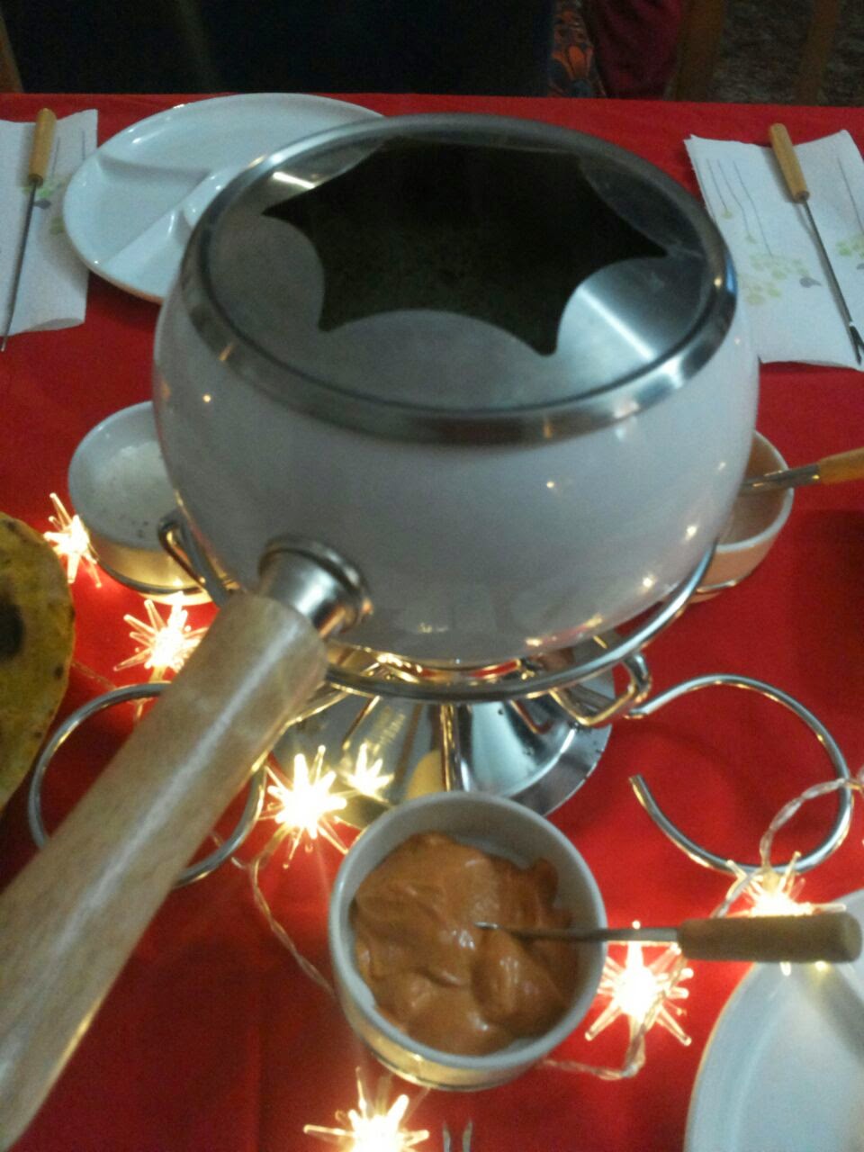 Schizzi di sapore Svizzera in tavola la fondue chinoise