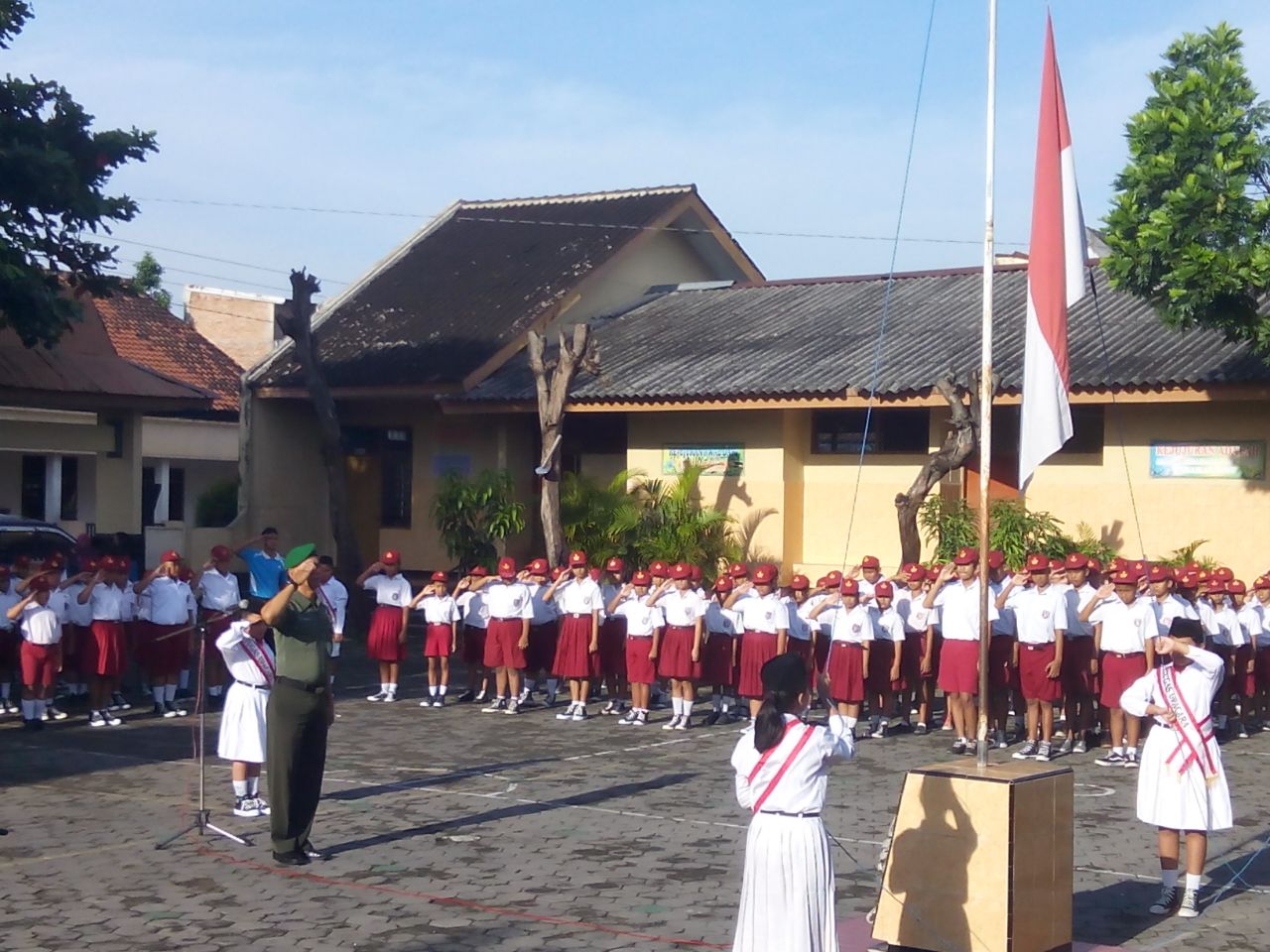 Kodim 0735 /Surakarta Babinsa sebagai Pembina Upacara