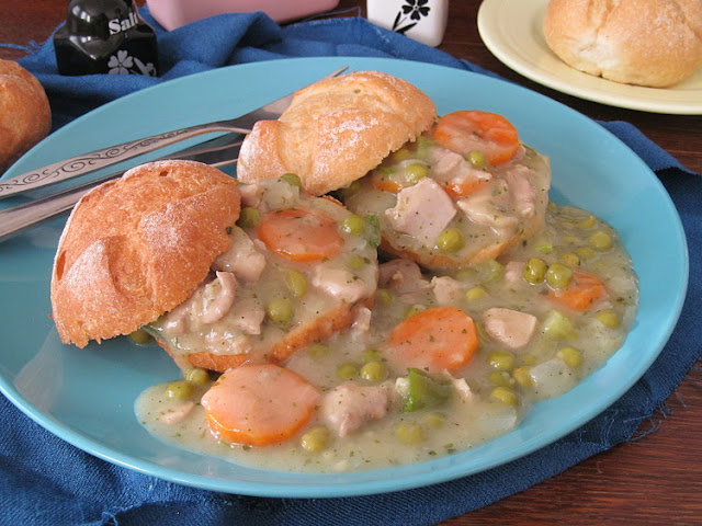 Булочки с куриной подливой, или завтрак по-американски (Biscuits with chicken gravy)