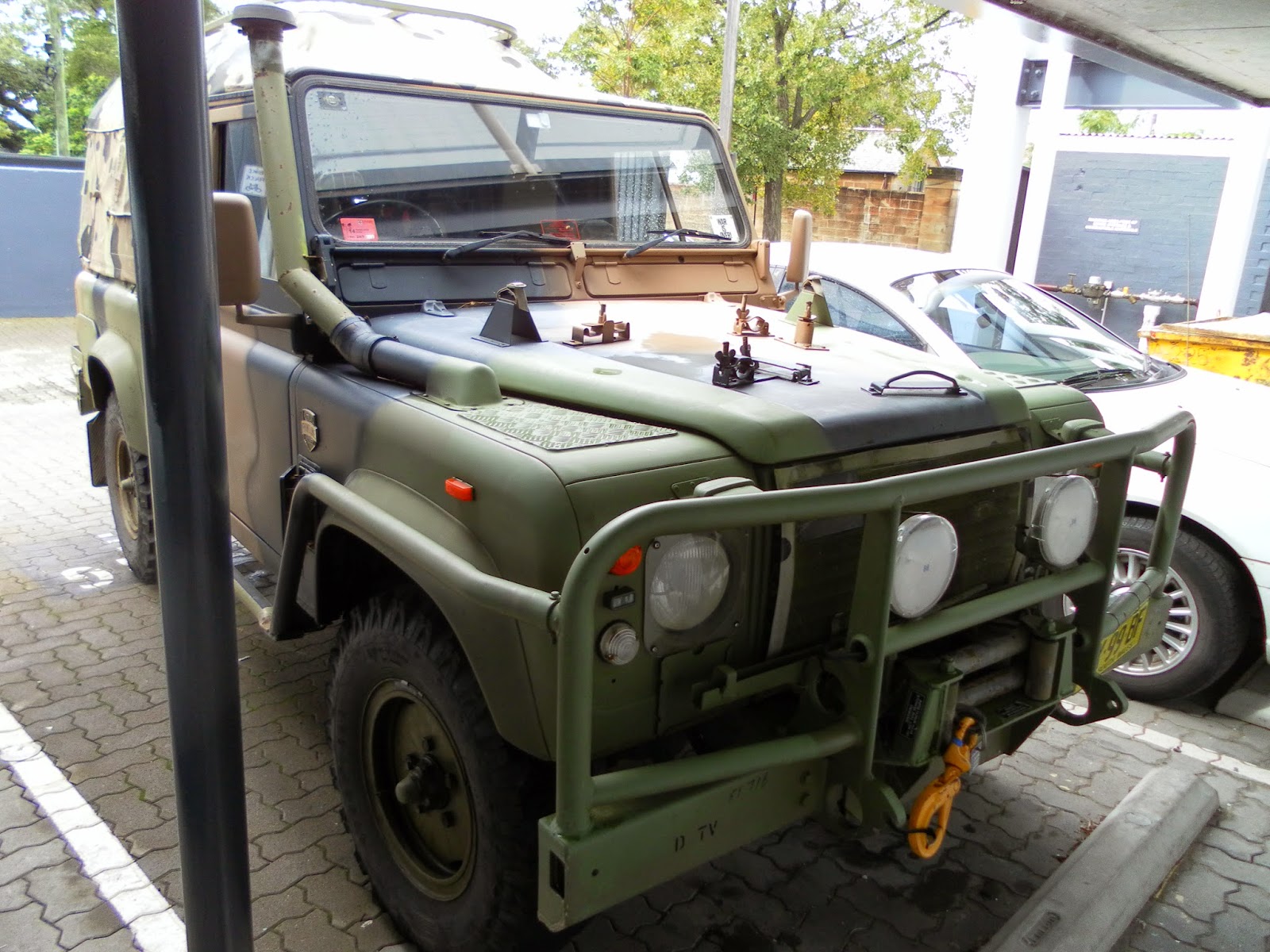 Aussie Old Parked Cars: 1991 Land Rover Perentie RFSV - War Is Over!