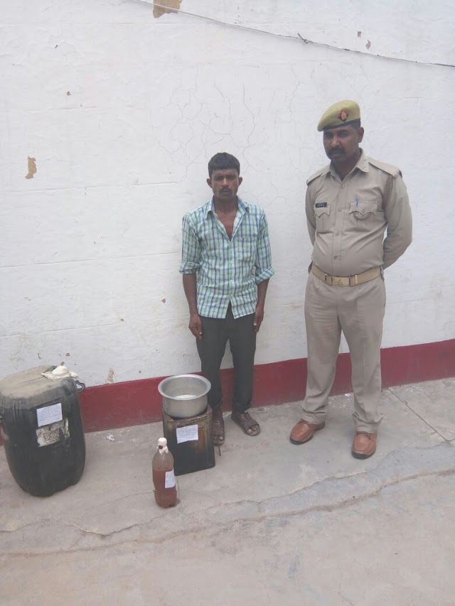 पीलीभीत,जहानाबाद पुलिस ने पकड़ी उपकरण सहित 50 लीटर अवैध कच्ची शराब सहित आरोपी गिरफ्तार,