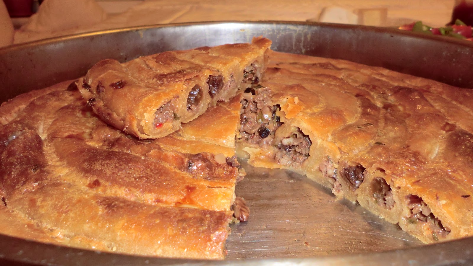 Ev yapımı &quot;Hayat&quot; El açması kıymalı börek