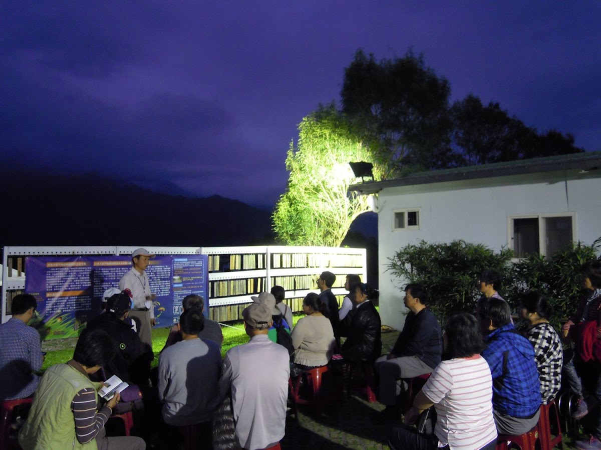 每年3-4月是螢火蟲發光的季節，位在花蓮的大農大富平地森林園區，不僅跟著專業解說員的腳步，欣賞螢火蟲的秘境美麗！