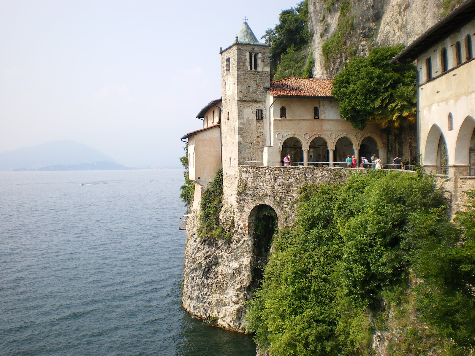 World Traveller Eremo di Santa Caterina del Sasso