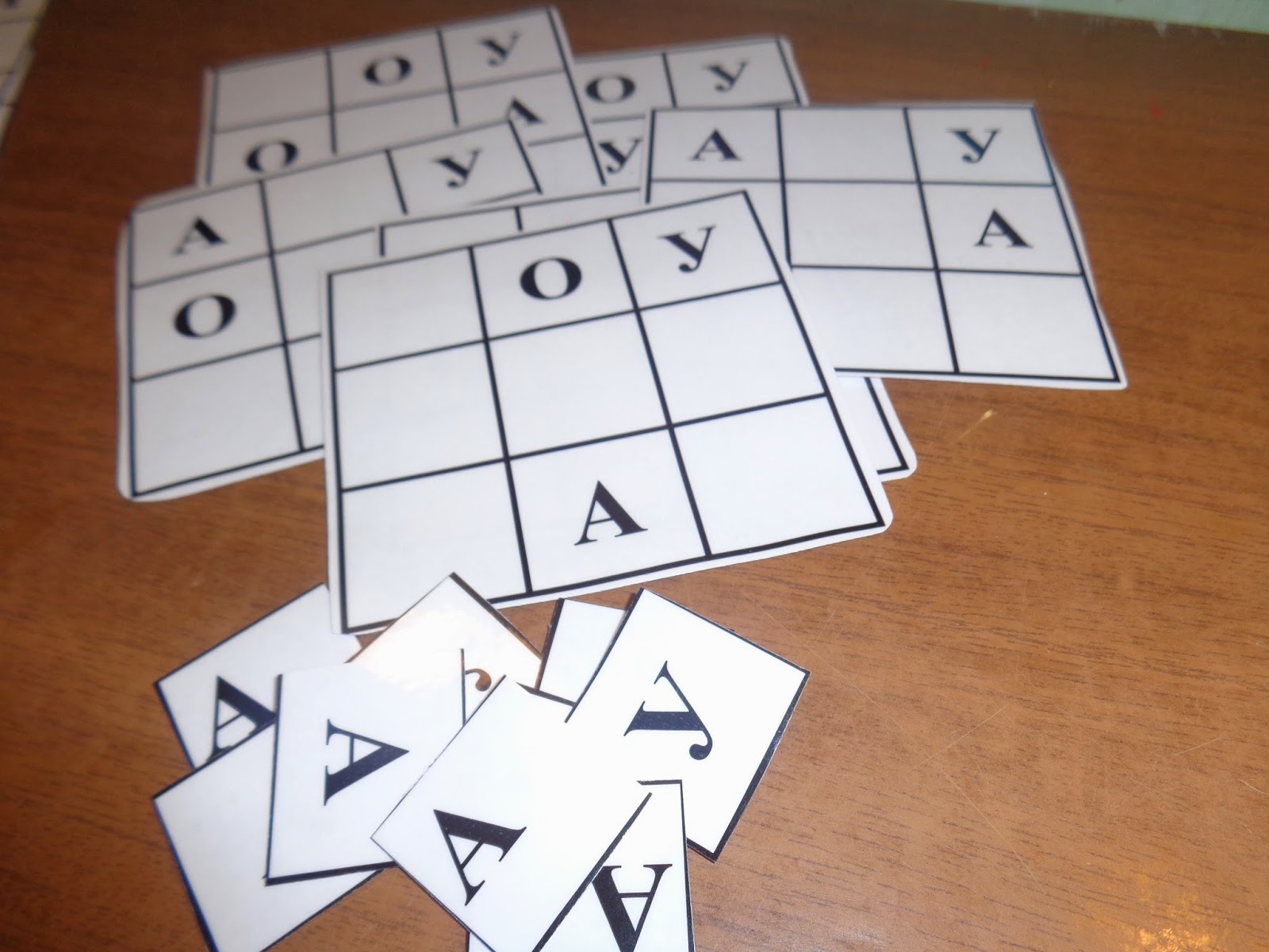 игра пятнашки с цифрами. карточки с цифрами и кружочками. игра цифрами в квадратах. волшебный квадрат. игра цифры квадраты с цифрами.