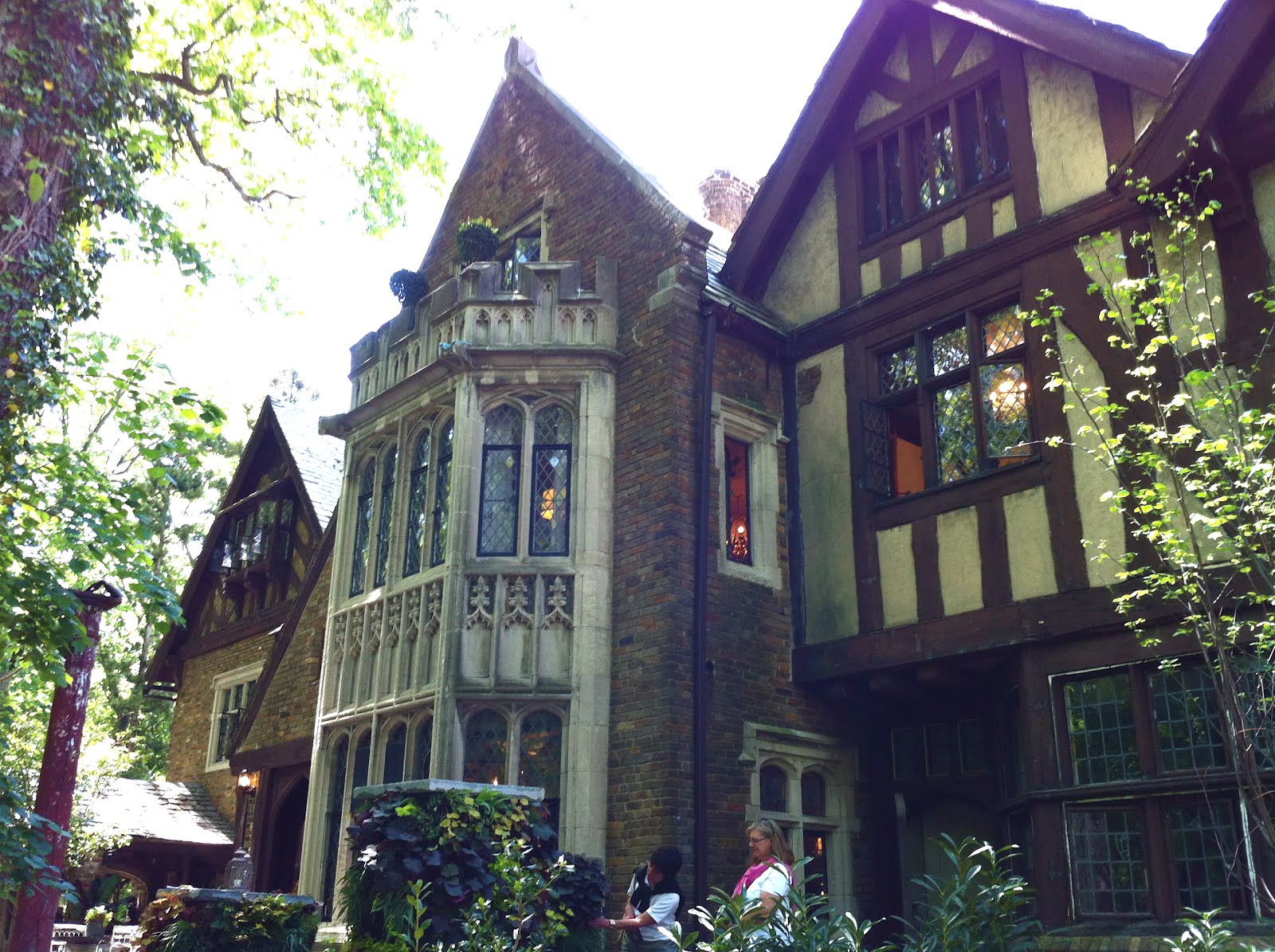 Knickerbocker Style & Design Glynallyn Mansion in May