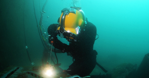 Underwater Welding by Diver | Subsea Pipeline Engineering