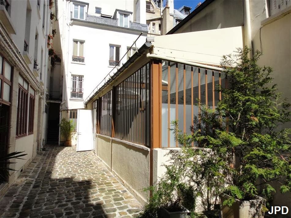 Parisbiseart Le vieux puits de la rue SaintSauveur