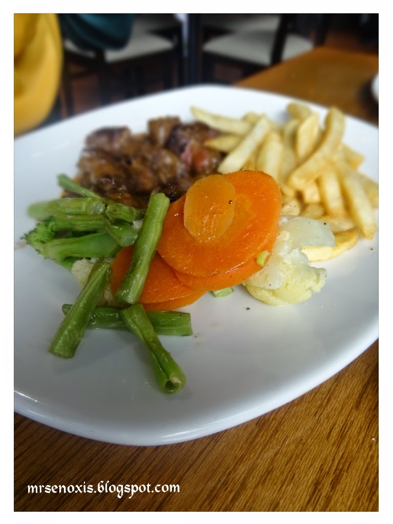 Me as MrsEnoxis Lunch Revisit Outback Nu Sentral