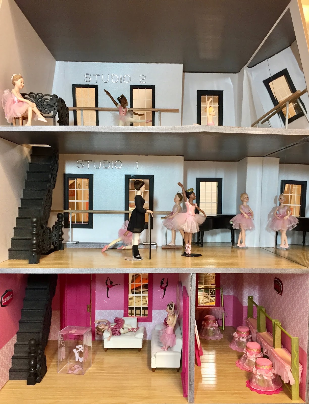Jocelyn's Mountfield Dollhouse Dance Studio Dollhouse