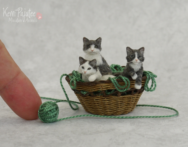 02-Basket-of-Kitten-Kerri-Pajutee-Miniature-Sculpture-that-look-Real-www-designstack-co