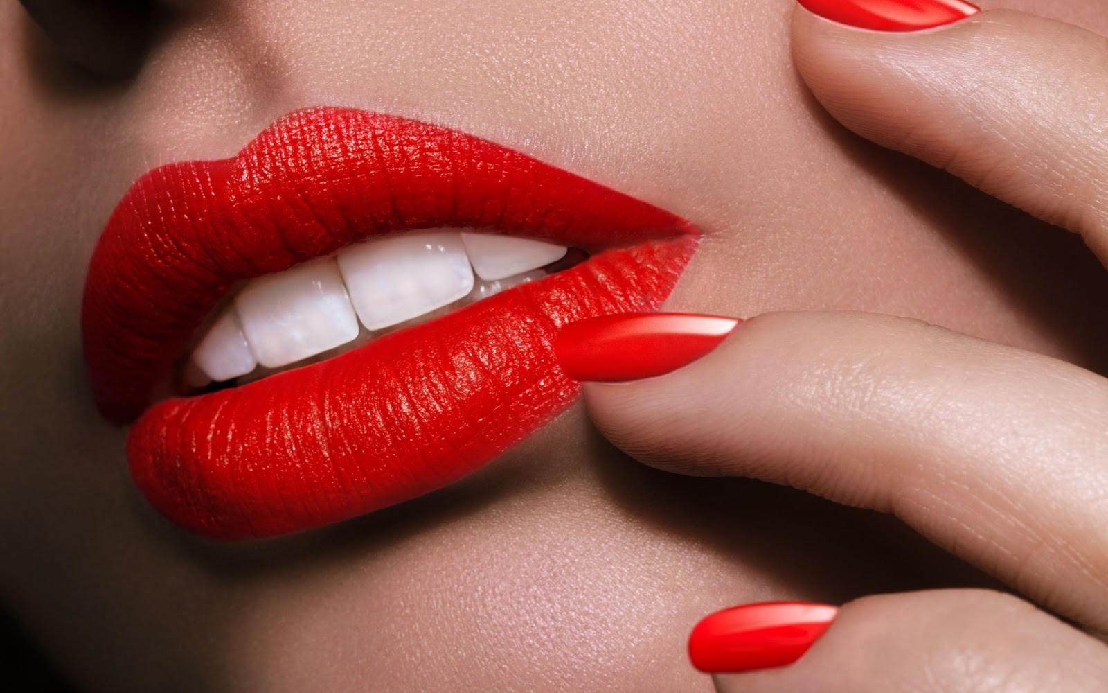 Gleaming Spire Red Lipstick