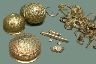 Ο θησαυρός της Τροίας. Γιατί η Ελληνική κυβέρνηση δεν δέχθηκε τα ευρήματα λέγοντας «Ο κ. Σλήμαν να πάρει τα τσουκαλάκια του και να μας αφήσει ήσυχους».  