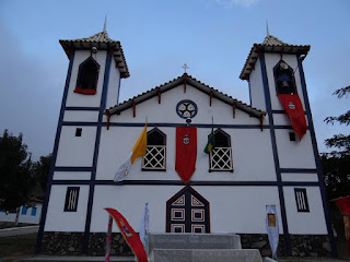 A edificação está ao centro de um dos mais antigos núcleos urbanos de Minas Gerais, na Cadeia da Serra do Espinhaço.