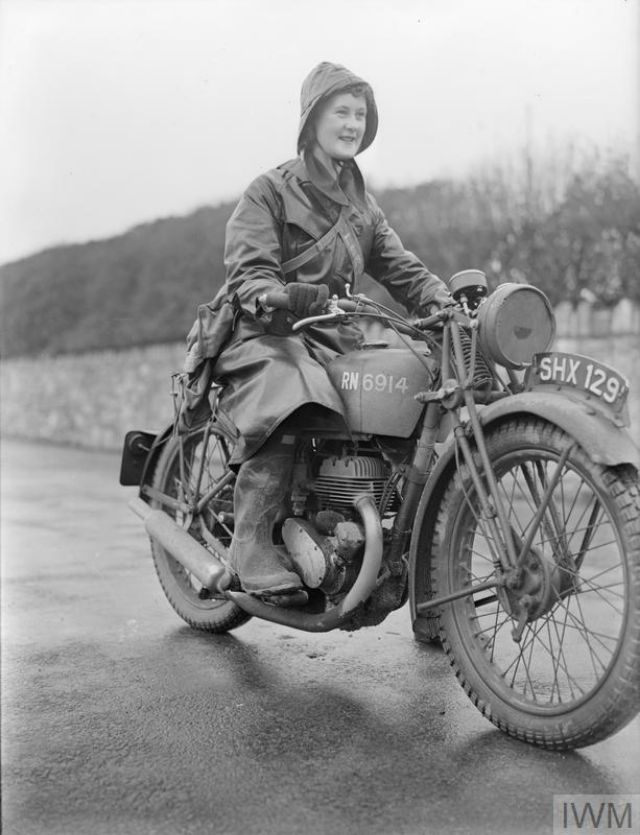 Fascinating Photos of Britain's Female Dispatch Riders During World War ...