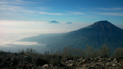 view pemandangan gunung sindoro