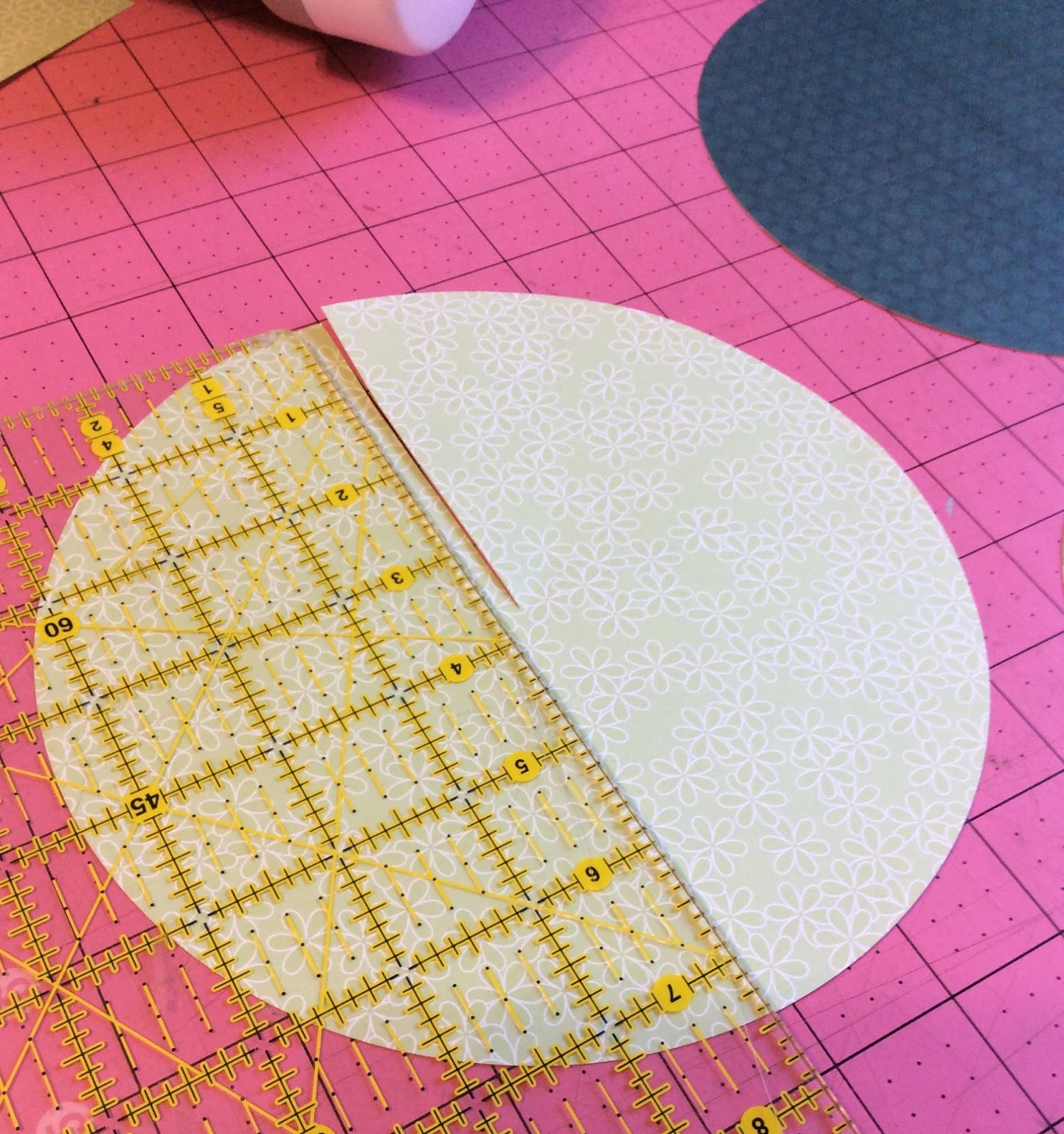 Sweater Surgery Circle die cut paper Christmas tree and frame