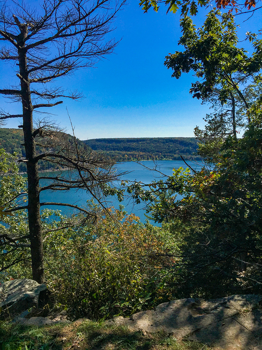 Hiking Devils Lake West Bluff