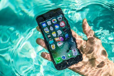 5 Ways to Save Your Phone When it Falls in Water