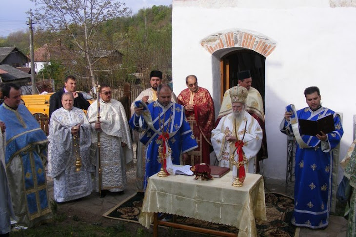 Printre cei ce slujeau în acea zi: PC Părinte Mureșan Victor-Ovidiu și PC Pr Gheorghe Viezuianu