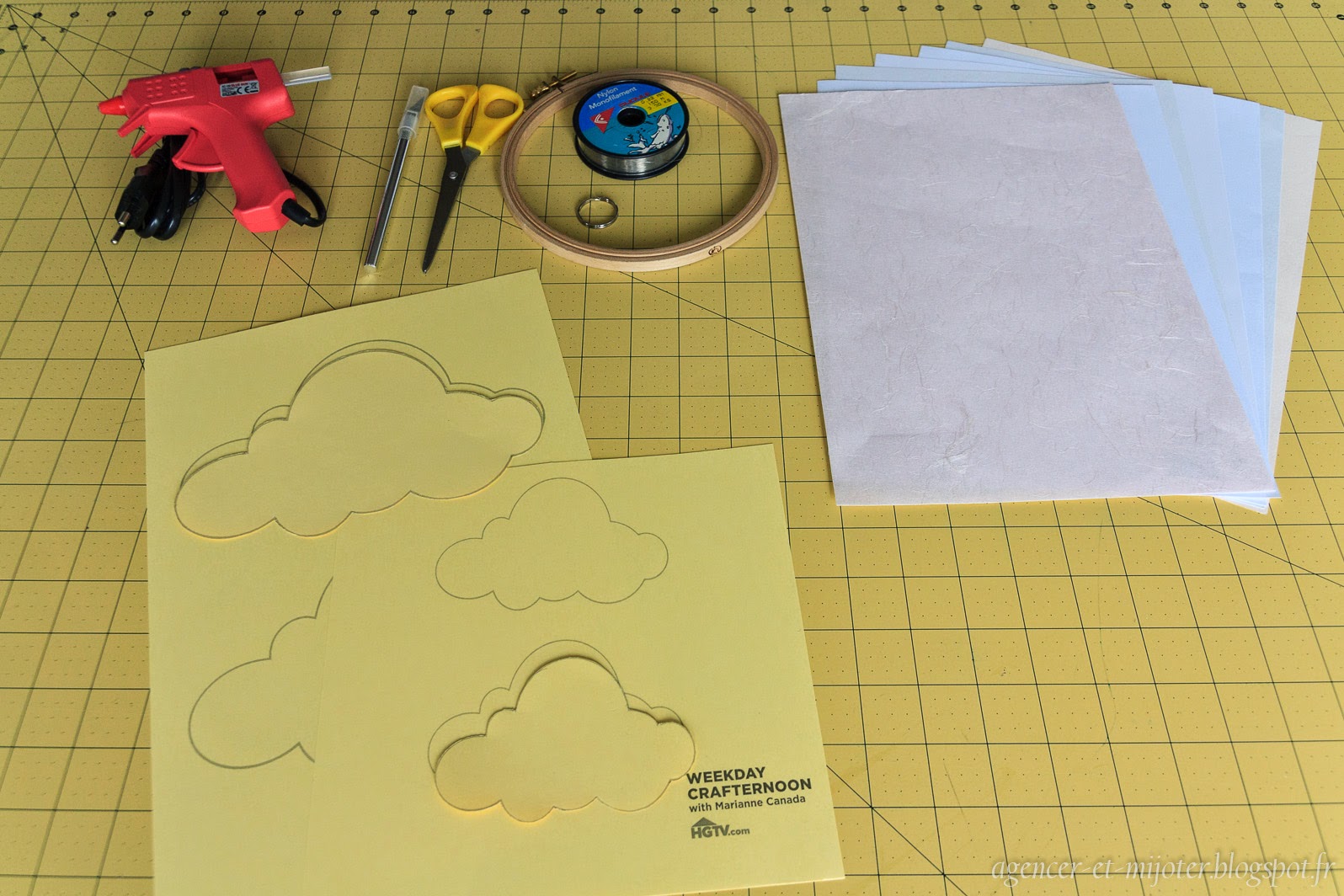 Agencer et Mijoter DIY mobile nuage en papiers (pour Melody)