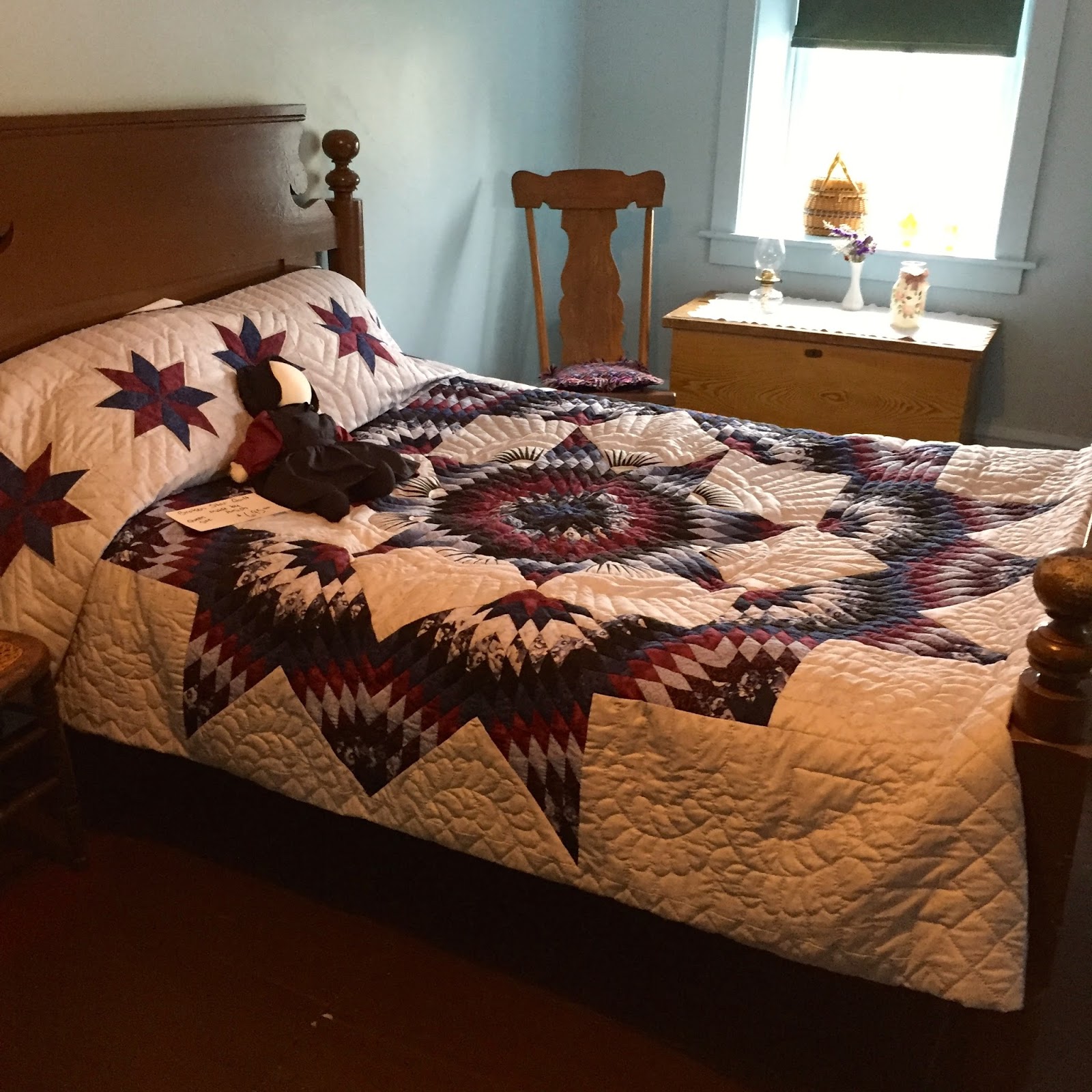 Rosa Tulpan Amish Quilt, Lancaster PA