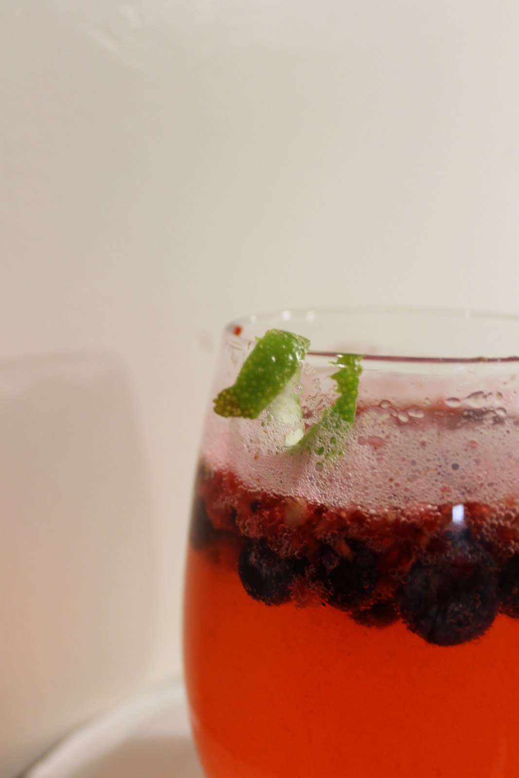 BEAUTY & THE BEARD: Raspberry & Blueberry Champagne Fizz