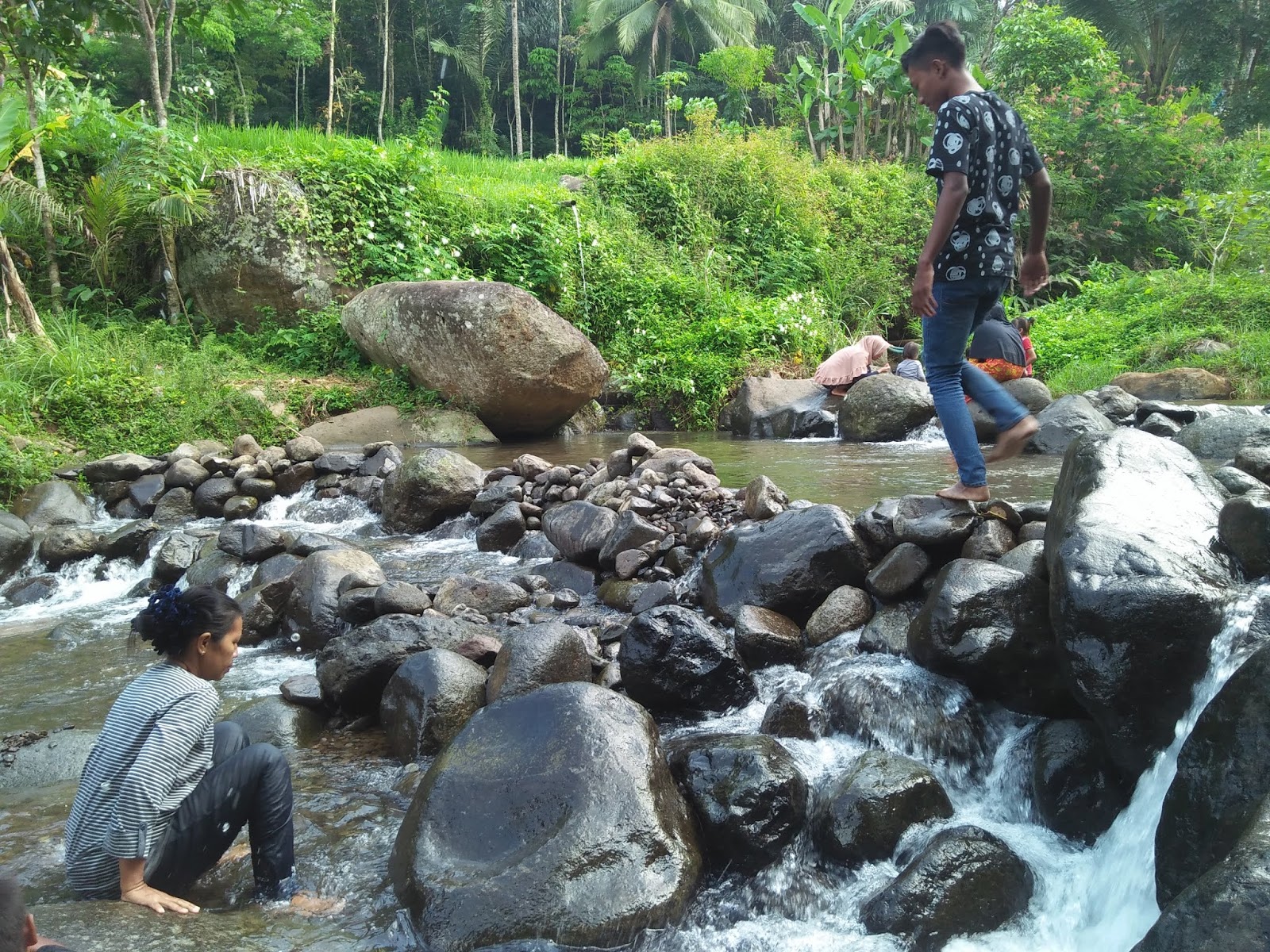 Indahnya Wisata Alam Sungai Cireong Desa Sukaresik