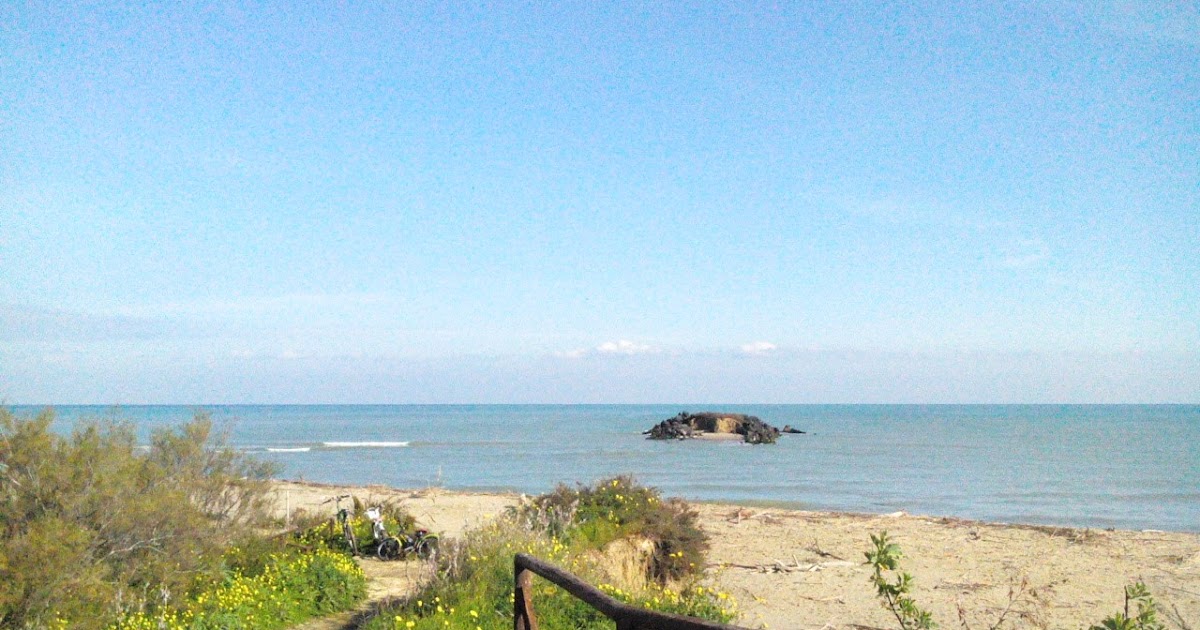 Sulla riva del mare Sono qui