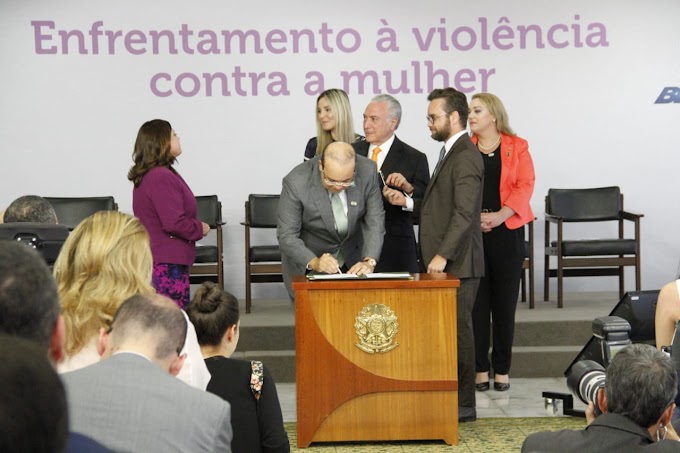 Governador eleito assina decreto de combate à violência contra a mulher