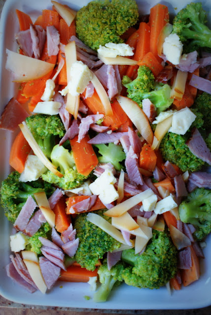 brokuły,ser tylżyckie,batat,marchewka,danie zpiekarnika,obiad,