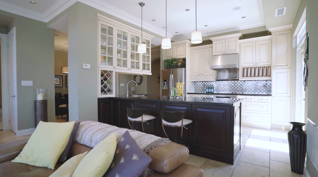 21 Photos vs. 245 Dalesford Rd, Unit 618, Toronto Condo Interior Design Tour