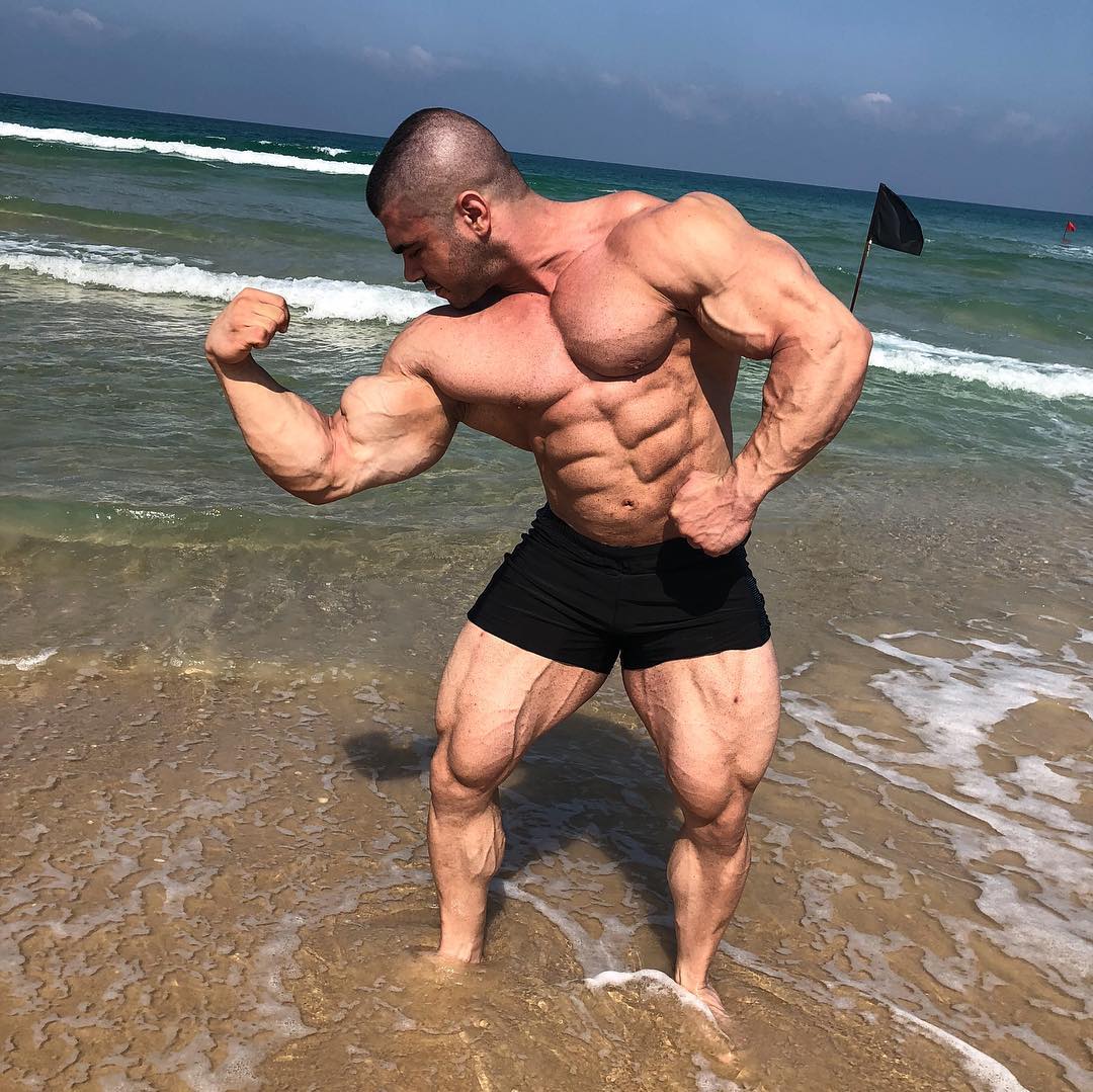 Игорь Костюнин IFBB Pro бодибилдер