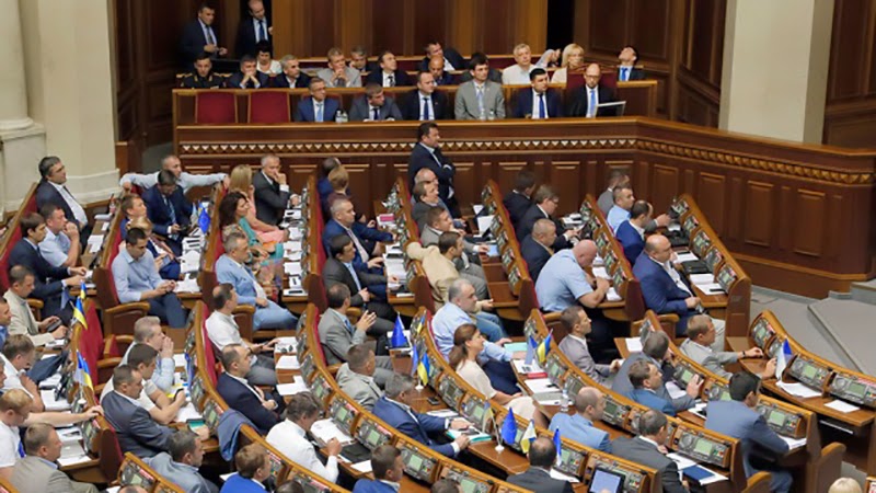 Верховна Рада України на закритому засіданні затвердила більшість урядових законопроектів і не підтвердила відставку уряду Яценюка. 