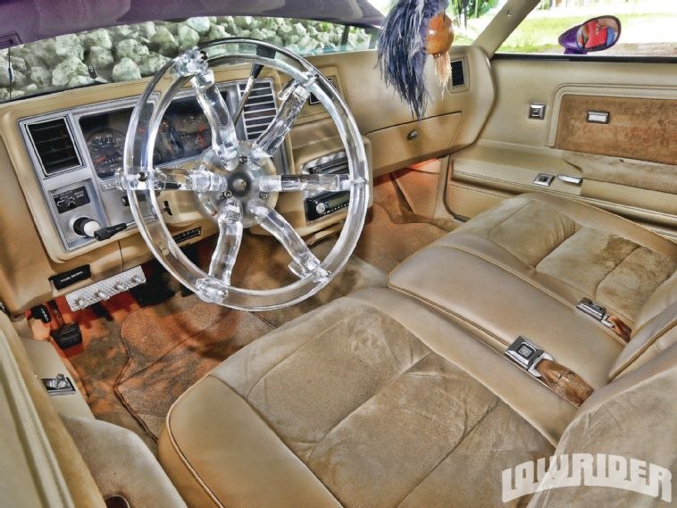 Лоурайдер Chevrolet Monte Carlo 1972