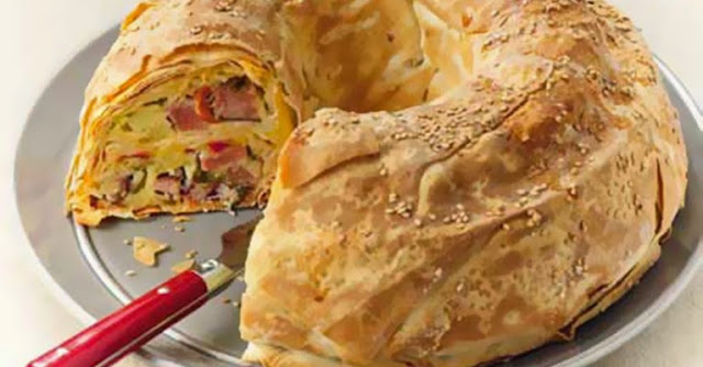
Πατατόπιτα φόρμας με τυριά και μυρωδικά
