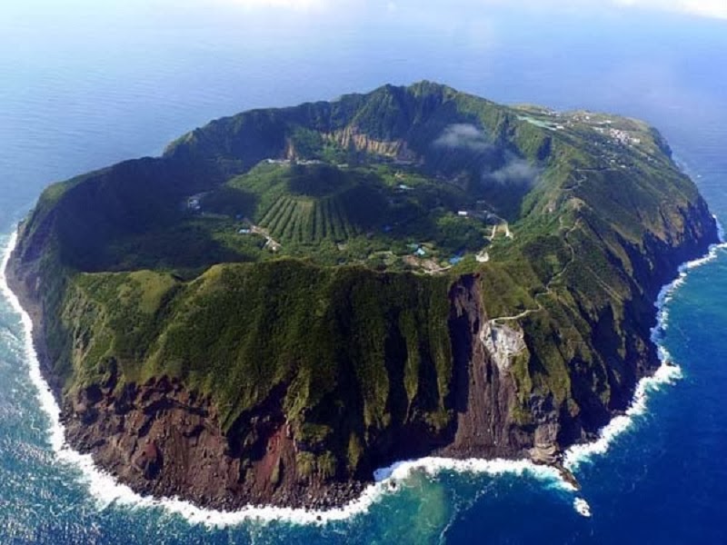 Aogashima is under Japanese control, even though its located in the Philippine Sea, which is far from the country’s capital. That’s not the strangest thing about this island, though.