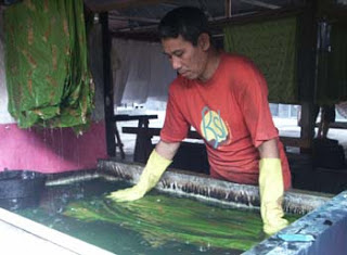 Batik%2BBukan%2BMotif-proses%2Bmbironi.jpg