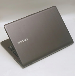 Samsung NP530U3C-AO31D - Core i3 - SLIM