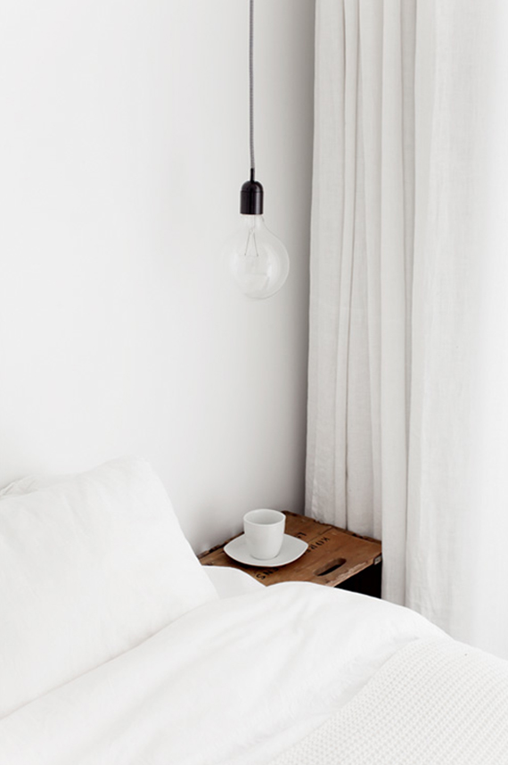 Bare bulb pendant lamps as bedside lighting | Image by Jakob Nylund
